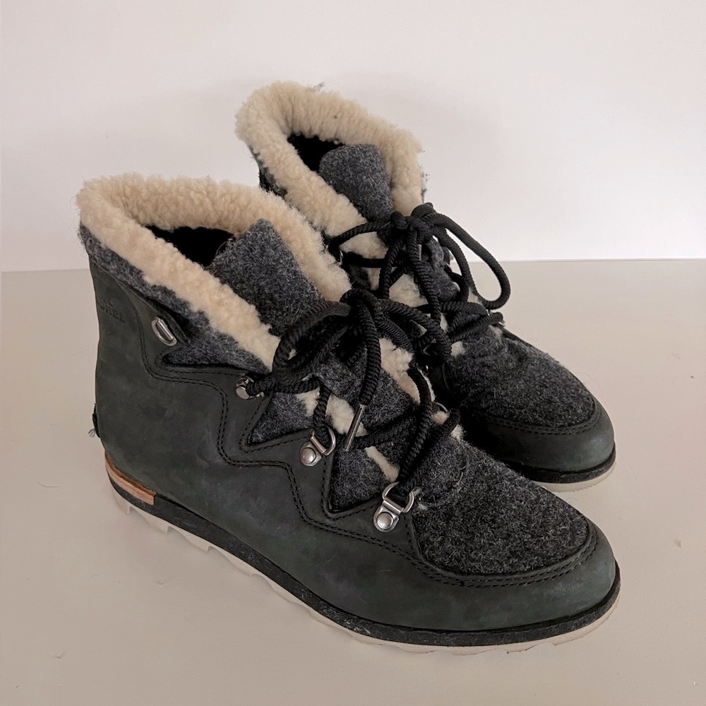 Sorel Women's Sneakchic Alpine Holiday Shearling Waterproof Boots, sz 8 - Picture 2 of 12